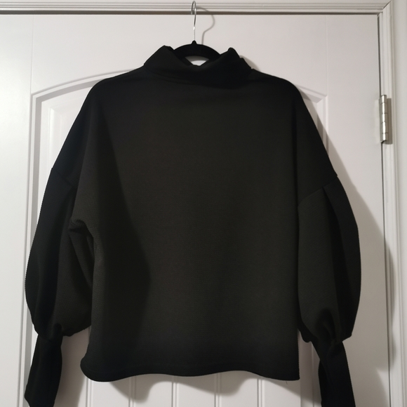Black puff sleeve turtle-neck sweater